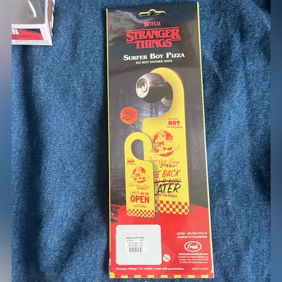 Netflix & Funko Stranger Things 3 piece bundle set NWT NIB - Picture 5 of 16